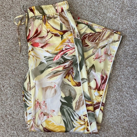 NWOT White House Black Market Satin Wide Leg Pants - Picture 2 of 3